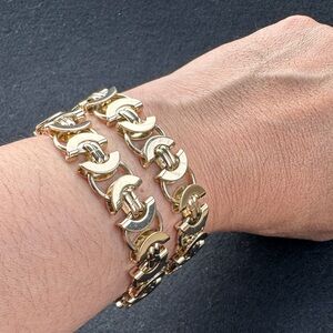 White House Black Market chunky gold-tone accessory is a circle link bracelet